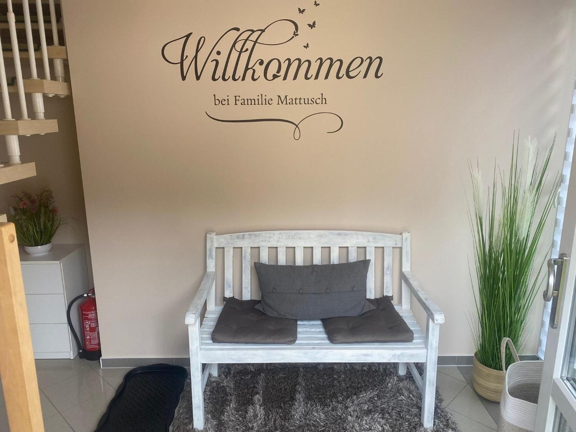 Ferienwohnung Am Waldesrand - Garten, Terrasse, Grill, Luftkuehler, Massagesessel, Kinderspielecke, Spielekonsole Cottbus Esterno foto